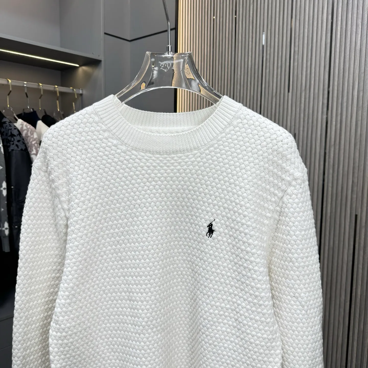 🅿️310 Ralph Lauren 25FW crew neck sweater. The fabric is made of top-quality cashmere yarn. The new autumn and winter Oblique jacquard knitted cashmere sweater adopts a double-sided wearable design and is made of high-quality cashmere material. After fine weaving process, it presents a soft and comfortable touch and excellent thermal insulation performance. The iconic Oblique jacquard pattern is perfectly presented through precision knitting technology. It can be worn on both sides, showing different style charms. The round neck design is simple and elegant, suitable for various matching occasions. Exquisite knitting technology ensures that the clothes are not easily deformed and remain crisp and long-lasting. The double-sided design concept reflects LV's perfect balance of practicality and fashion. Each sweater undergoes strict quality inspection to ensure that the quality meets the brand's consistently high standards. This knitted item combines warmth and style, making it an exquisite addition to your autumn and winter wardrobe. Size:S/M/L/XL